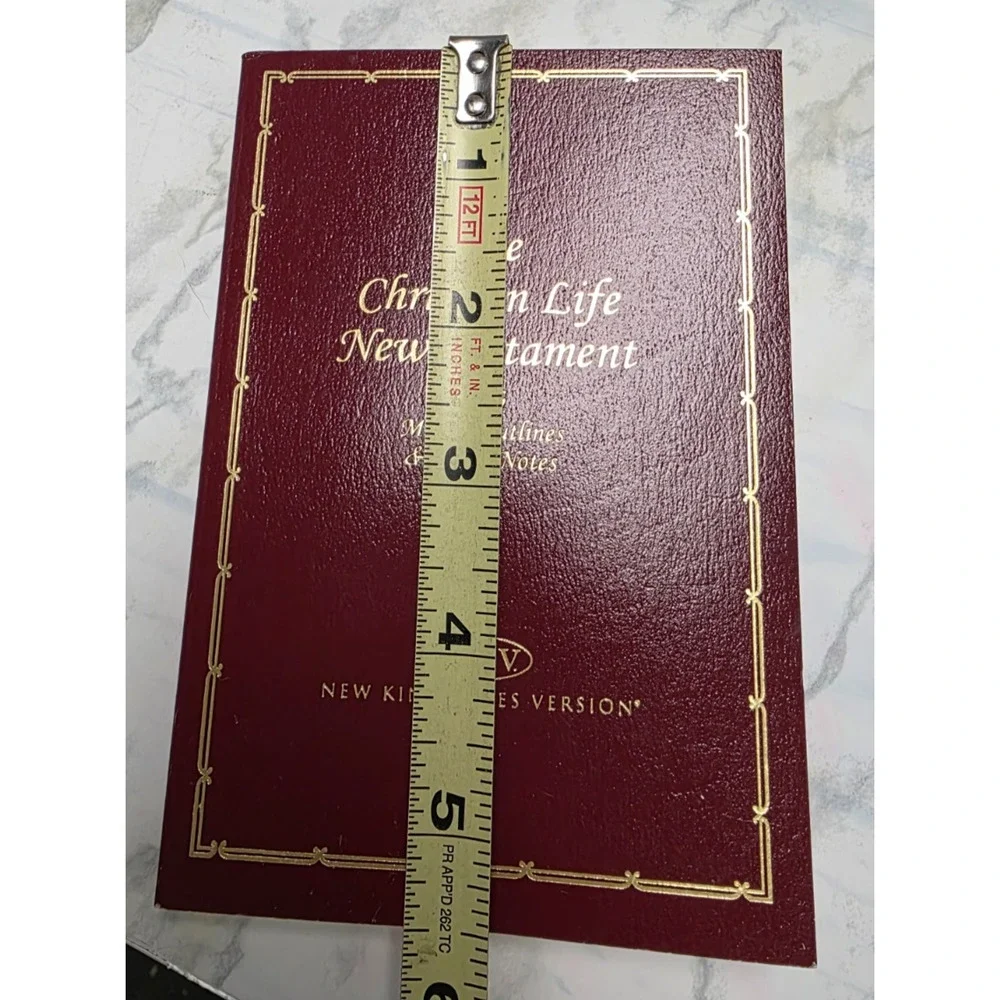 The Christian Life New Testament w/Master Outlines and Study Notes, Pocketsize